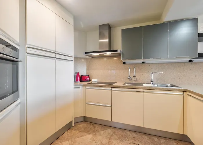 Alzaro 02 Deluxe Sea View 2b *