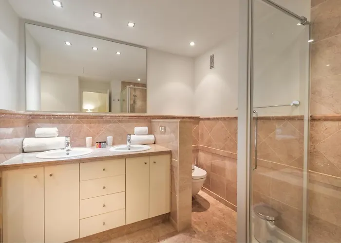 بيت للعطل Alzaro 02 Deluxe Sea View 2b *