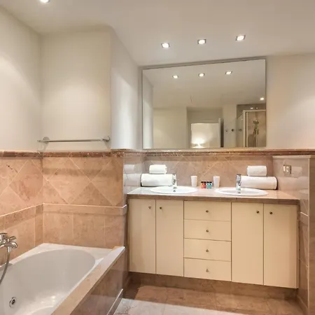 Alzaro 02 Deluxe Sea View 2b *