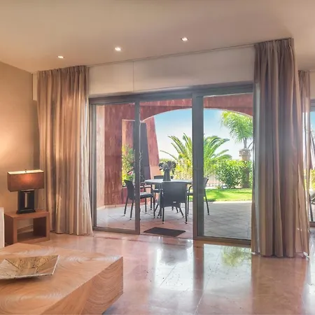 Alzaro 02 Deluxe Sea View 2b 펜션 *