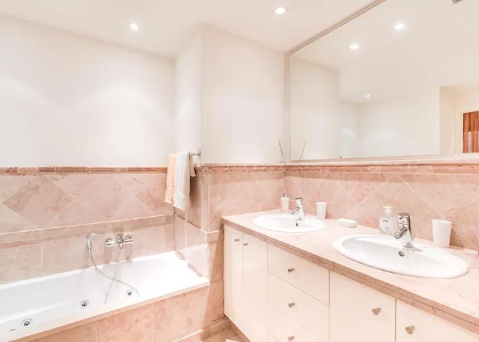 Alzaro 02 Deluxe Sea View 2b